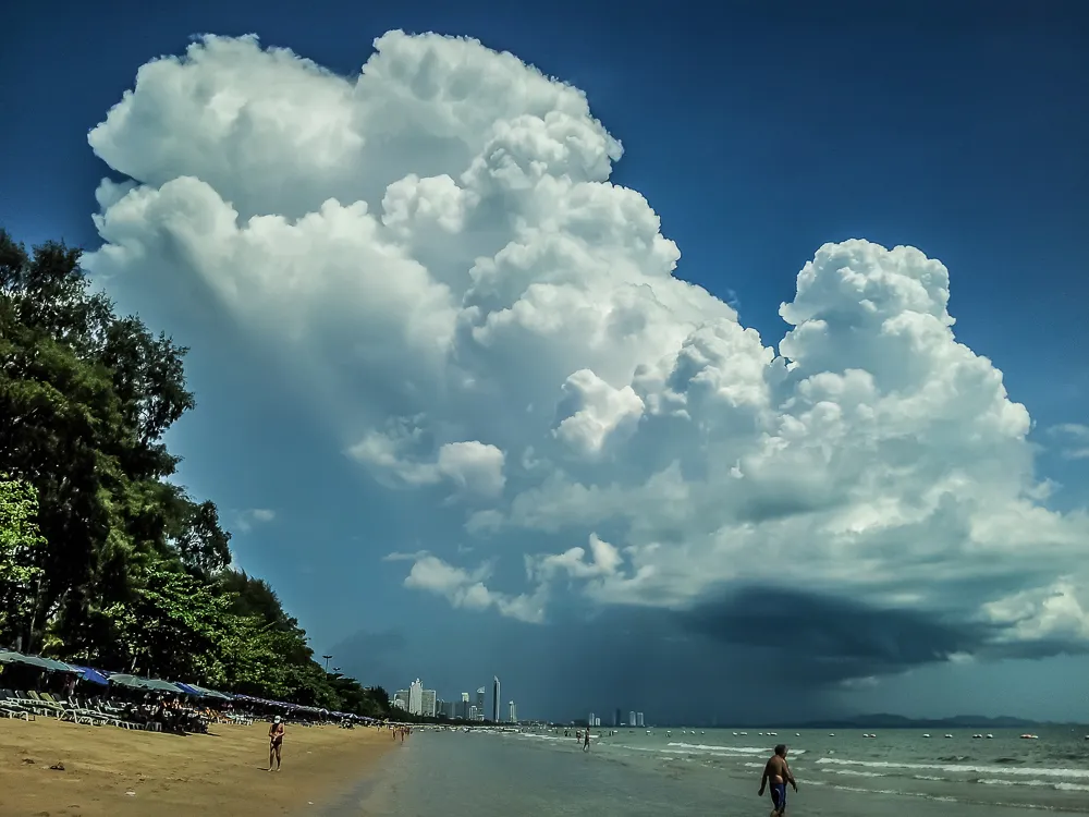 Pattaya Jomtien Strand Wolkig